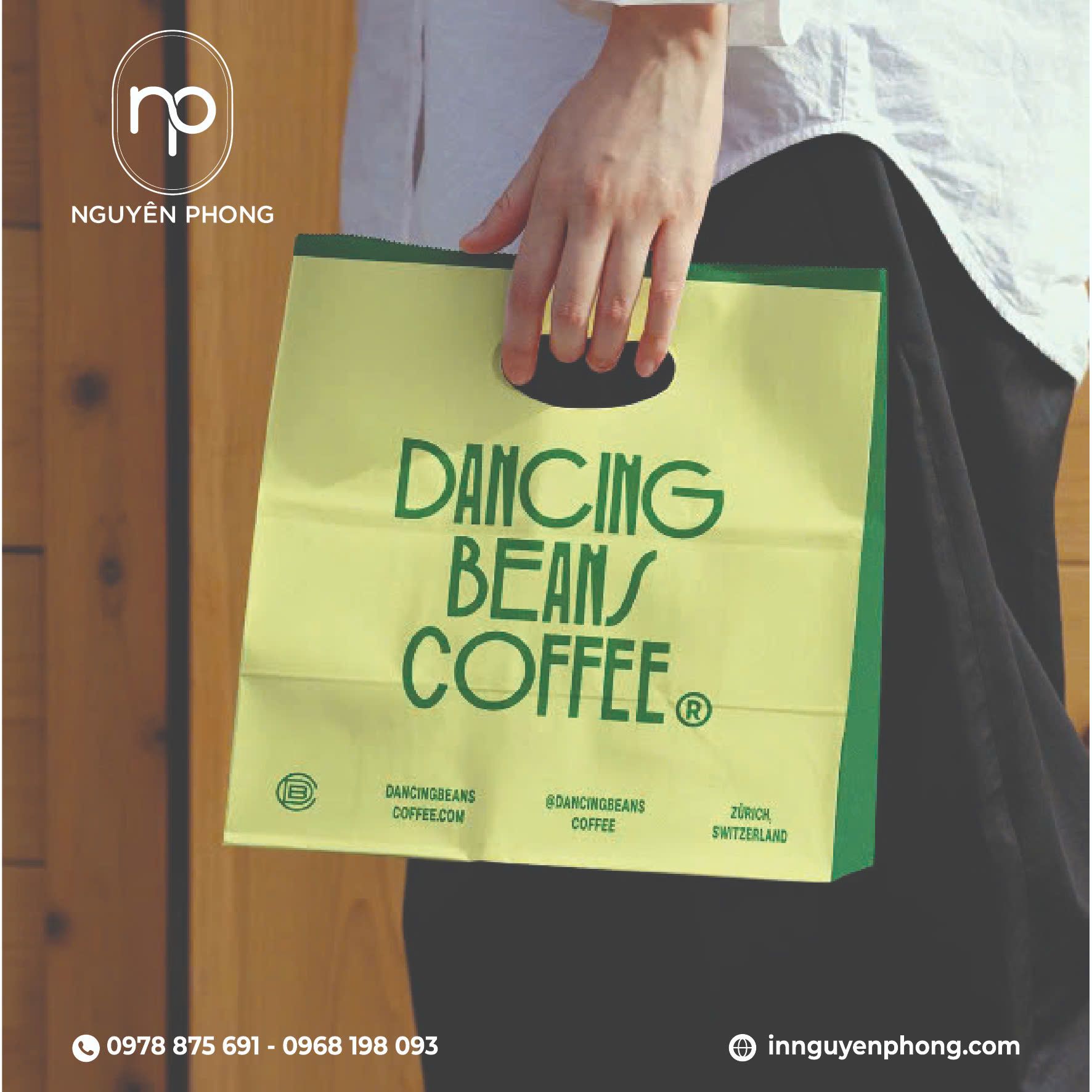 Túi giấy kết hợp bộ màu nổi bật